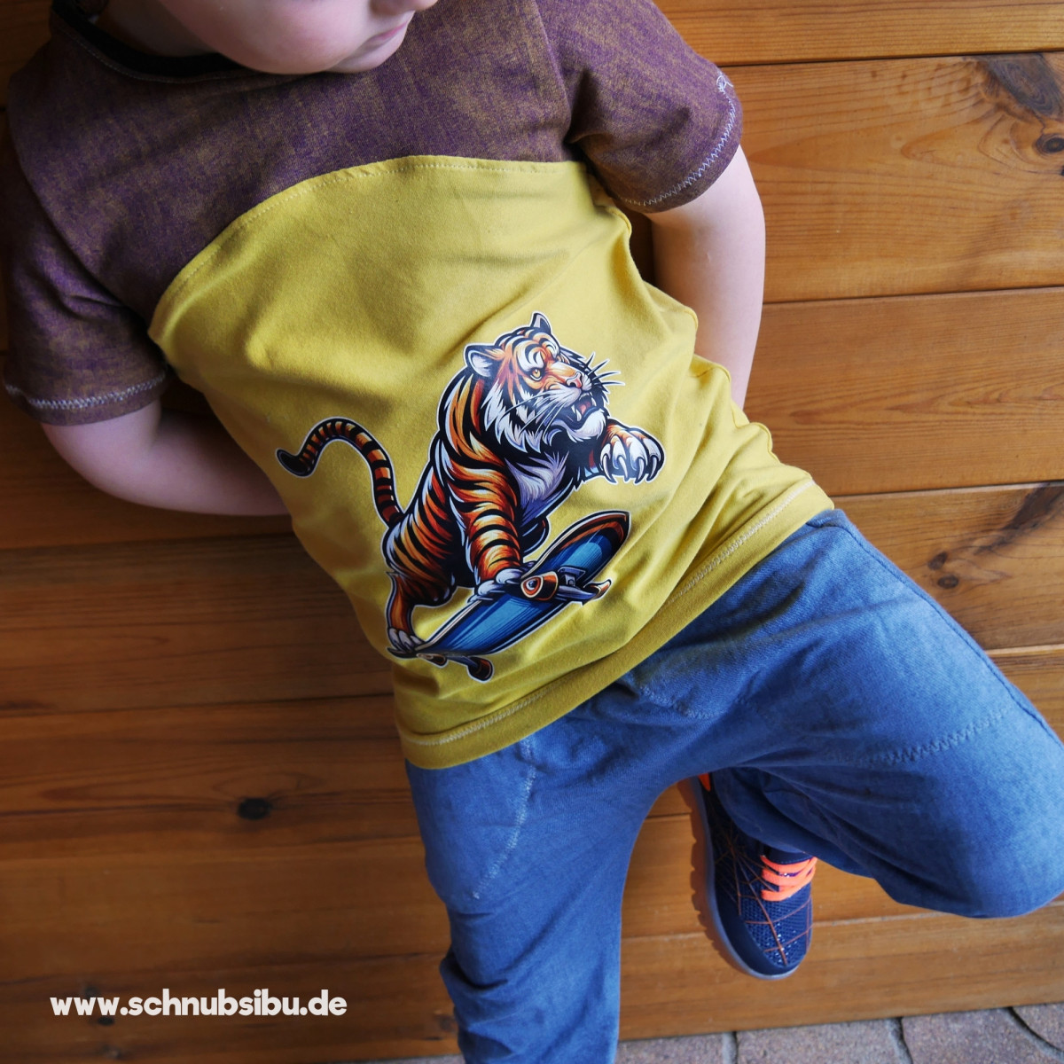 Bügelbild Tiger auf Skateboard